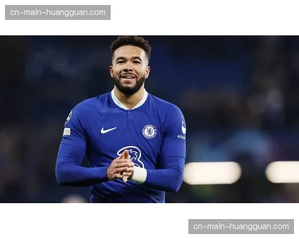 伤病归来：切尔西后卫詹姆斯在预备队比赛复出，状态获教练认可。